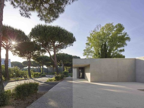 Youth Centre  Zakarian-Navelet Architectes