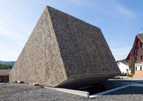 ¹ͺ stone-clad concert hall in blaibach by