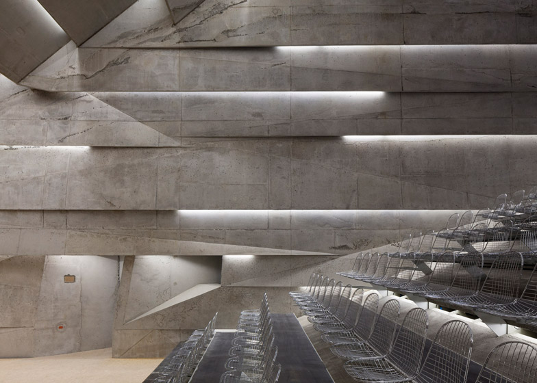 ¹ͺ stone-clad concert hall in blaibach by