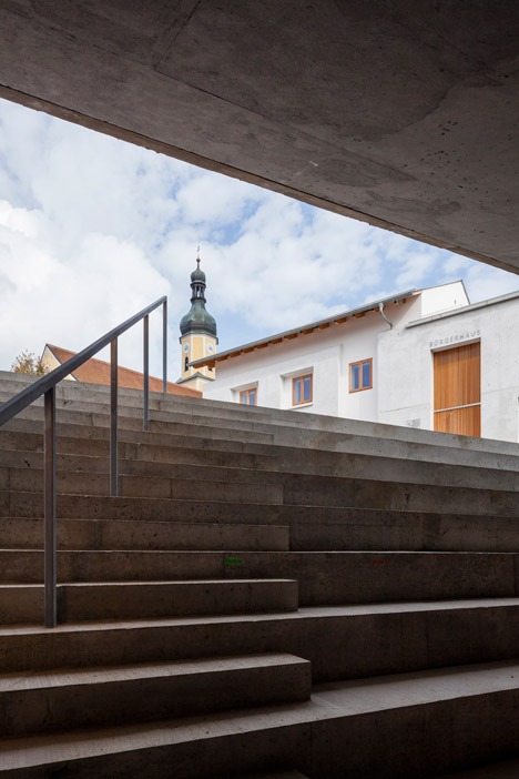 ¹ͺ stone-clad concert hall in blaibach by